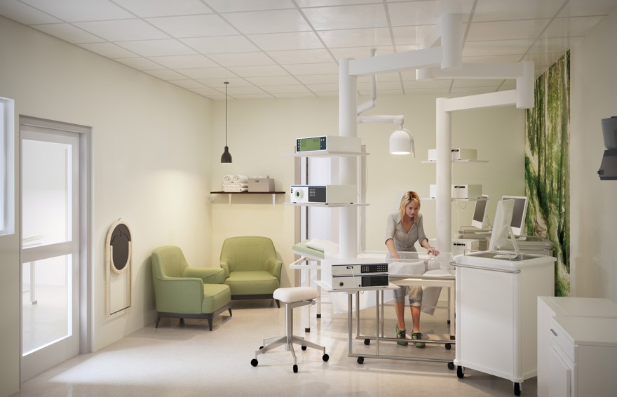 Mamma med sitt barn i familjevårdsrum på neonatal.